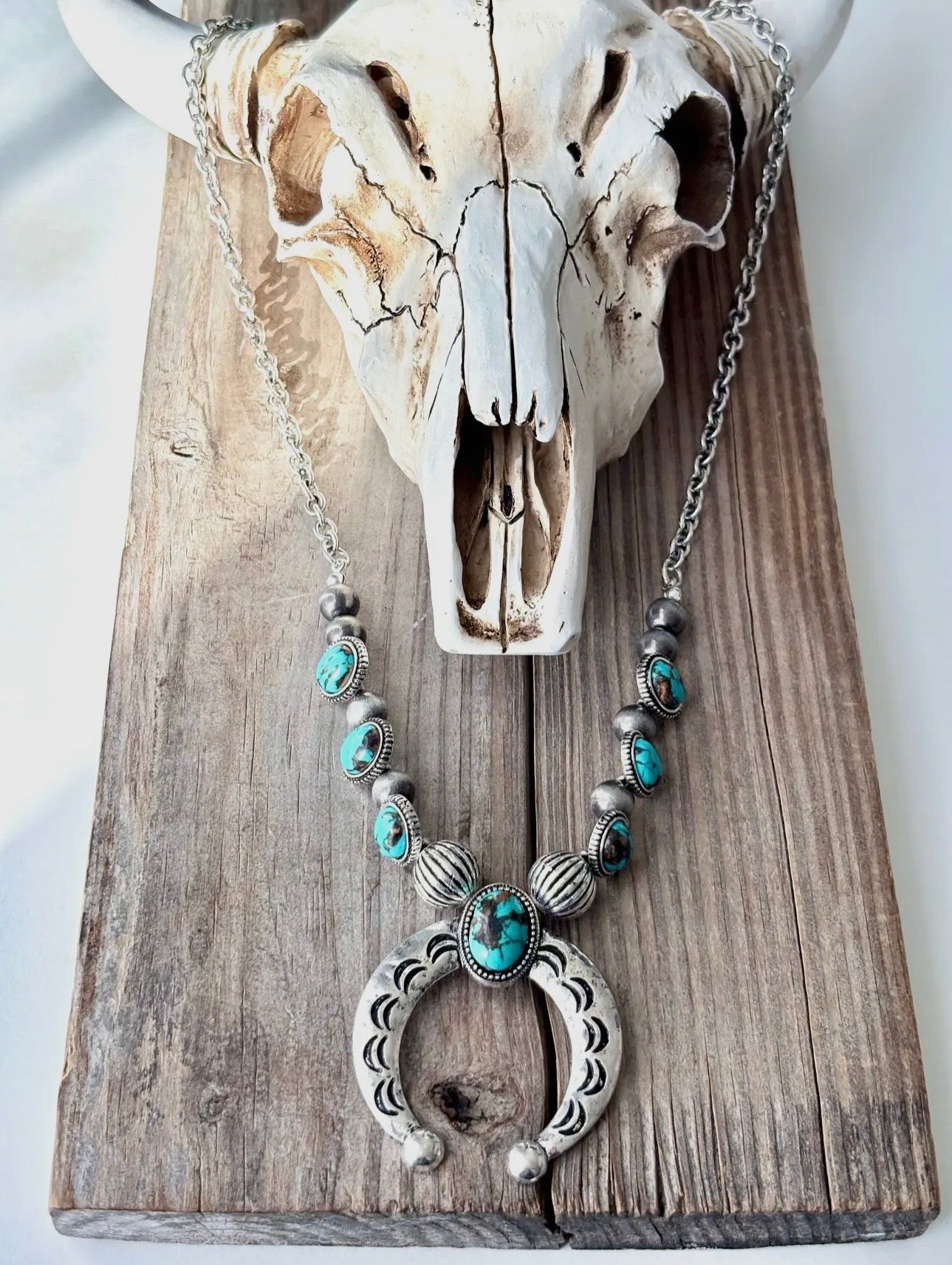 Western Style Turquoise Stone Pendant Necklace